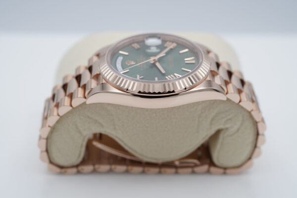 Rolex 228235 DAY DATE 40 ROSE GOLD OLIVE GREEN ROMAN DIAL 2023 COMPLETE SET - Image 4