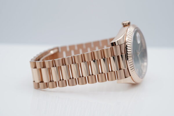 Rolex 228235 DAY DATE 40 ROSE GOLD OLIVE GREEN ROMAN DIAL 2023 COMPLETE SET - Image 6