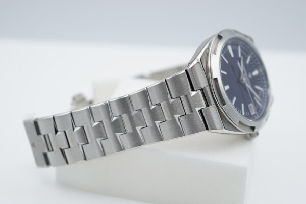 Vacheron CONSTANTIN OVERSEAS 4500V STAINLESS STEEL BLUE DIAL 2021 WARRANTY - Image 5
