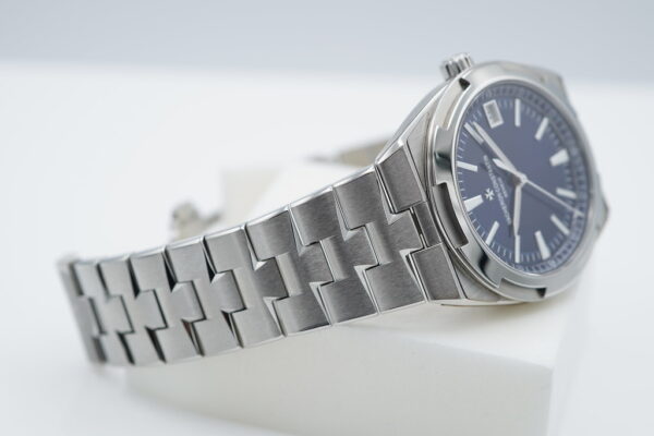 Vacheron CONSTANTIN OVERSEAS 4500V STAINLESS STEEL BLUE DIAL 2021 WARRANTY - Image 6