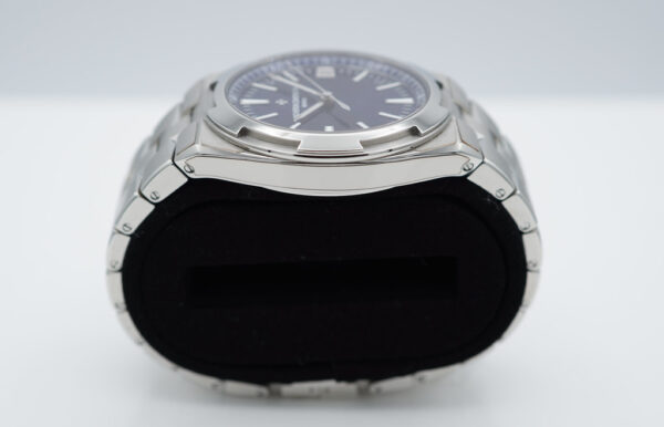 Vacheron CONSTANTIN OVERSEAS 4500V STAINLESS STEEL BLUE DIAL 2021 WARRANTY - Image 4