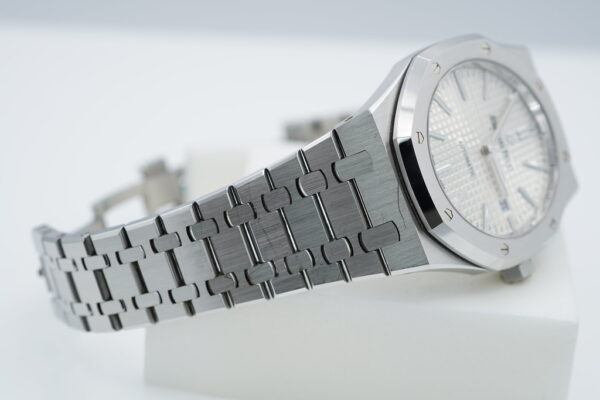 Audemars PIGUET 15400ST ROYAL OAK STAINLESS STEEL WHITE DIAL 41MM 2018 FULL SET - Image 5