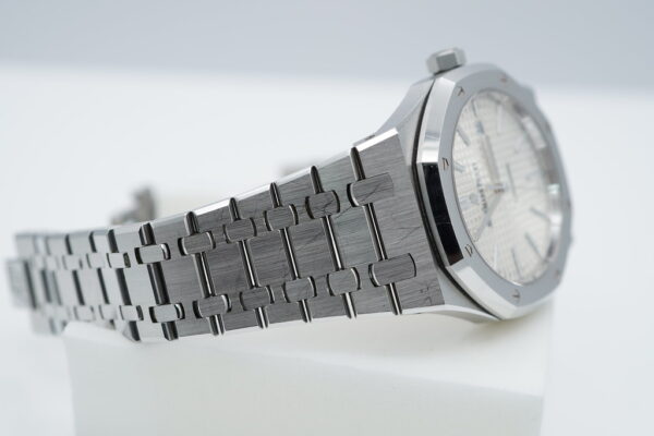Audemars PIGUET 15400ST ROYAL OAK STAINLESS STEEL WHITE DIAL 41MM 2018 FULL SET - Image 6