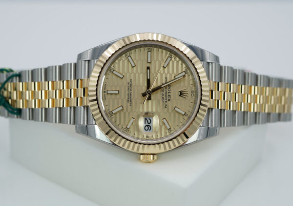 BRAND NEW Rolex 126333 DATEJUST 41 GOLD STEEL CHAMPAGNE MOTIF DIAL JUBILEE 2023 FULL SET - Image 9