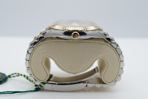 BRAND NEW Rolex 126333 DATEJUST 41 GOLD STEEL CHAMPAGNE MOTIF DIAL JUBILEE 2023 FULL SET - Image 3