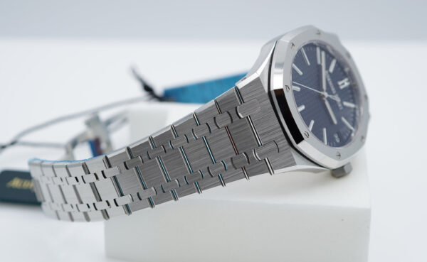 BRAND NEW Audemars PIGUET ROYAL OAK 15510ST STAINLESS STEEL BLUE DIAL 2024 FULL SET - Image 5