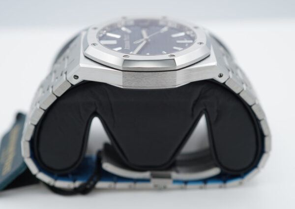 BRAND NEW Audemars PIGUET ROYAL OAK 15510ST STAINLESS STEEL BLUE DIAL 2024 FULL SET - Image 4