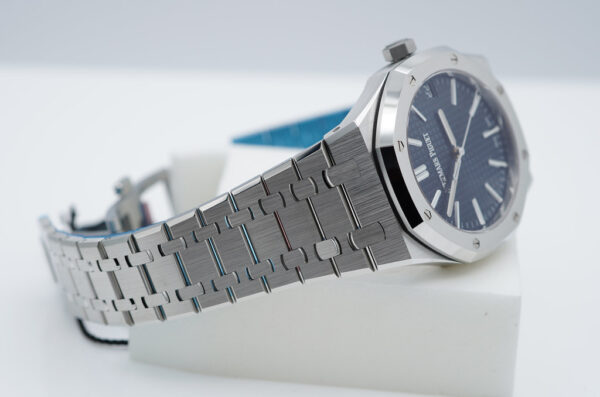 BRAND NEW Audemars PIGUET ROYAL OAK 15510ST STAINLESS STEEL BLUE DIAL 2024 FULL SET - Image 6