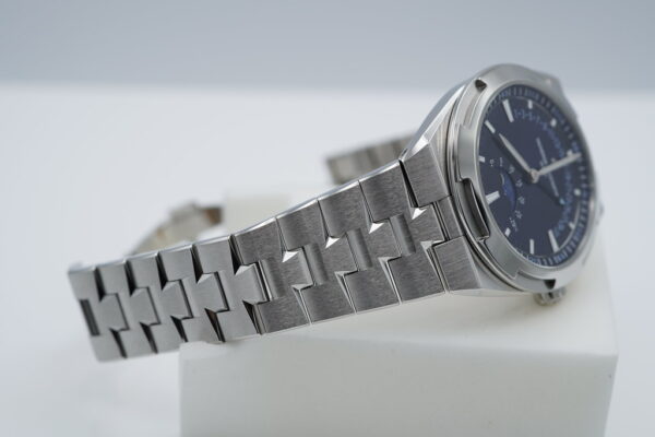 Vacheron CONSTANTIN OVERSEAS 4000V MOONPHASE RETROGRADE DATE BLUE DIAL 2023 FULL SET - Image 5