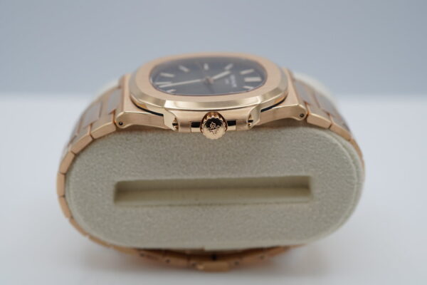 Patek PHILIPPE NAUTILUS 5711/1R 18K ROSE GOLD BROWN DIAL 2018 FULL SET - Image 3