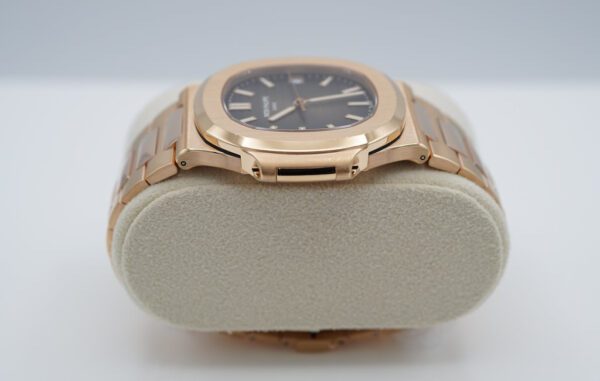 Patek PHILIPPE NAUTILUS 5711/1R 18K ROSE GOLD BROWN DIAL 2018 FULL SET - Image 4
