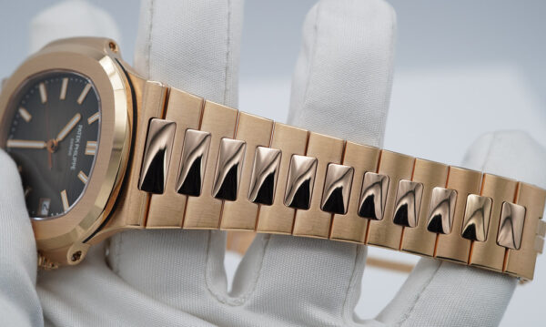 Patek PHILIPPE NAUTILUS 5711/1R 18K ROSE GOLD BROWN DIAL 2018 FULL SET - Image 6