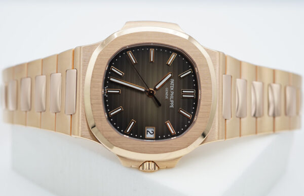 Patek PHILIPPE NAUTILUS 5711/1R 18K ROSE GOLD BROWN DIAL 2018 FULL SET - Image 9