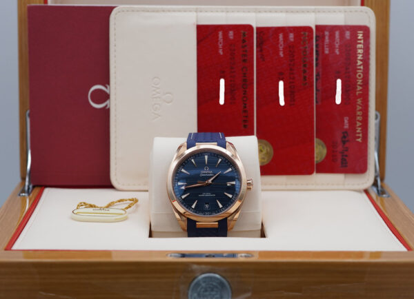 Omega SEAMASTER AQUA TERRA 18K ROSE GOLD BLUE DIAL 2021 WARRANTY FULL SET - Image 2