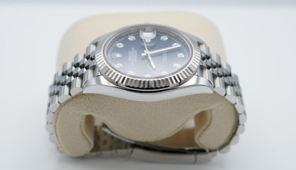 Rolex 126334 DATEJUST 41 FLUTED BEZEL BLUE DIAMOND DIAL JUBILEE BAND FULL SET - Image 4