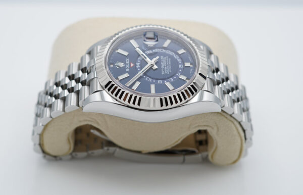 MINT Rolex 326934 SKY-DWELLER BLUE DIAL JUBILEE BAND 2022 WARRANTY FULL SET - Image 4