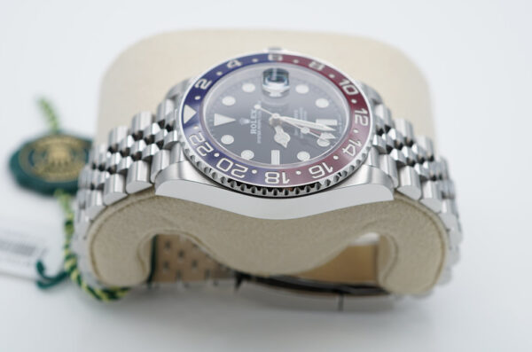 Rolex 126710BLRO PEPSI GMT MASTER II RED BLUE BEZEL JUBILEE 2023 FULL SET - Image 4
