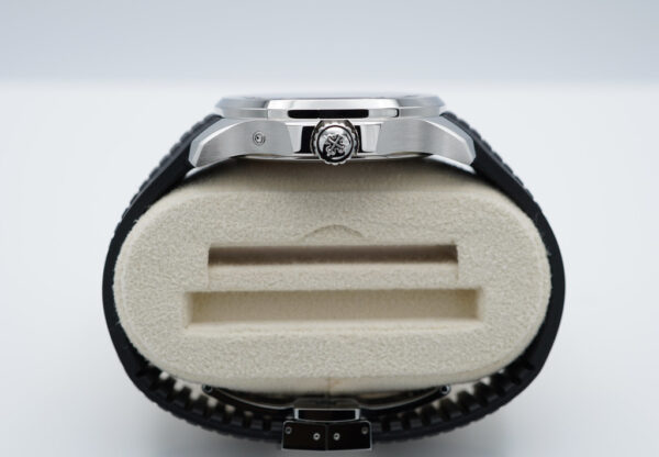 Patek PHILIPPE 5164A AQUANAUT TRAVEL TIME STAINLESS STEEL 2022 FULL SET - Image 3
