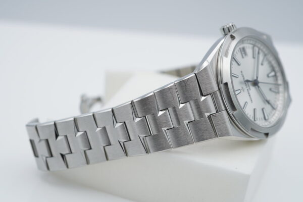 Vacheron CONSTANTIN OVERSEAS 4520V STAINLESS STEEL SILVER DIAL 2024 FULL SET - Image 6