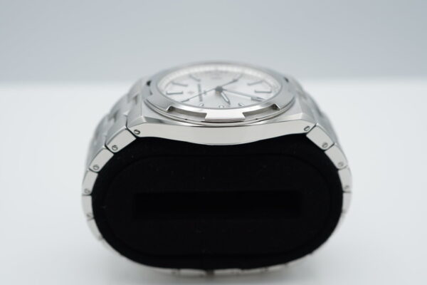 Vacheron CONSTANTIN OVERSEAS 4520V STAINLESS STEEL SILVER DIAL 2024 FULL SET - Image 3