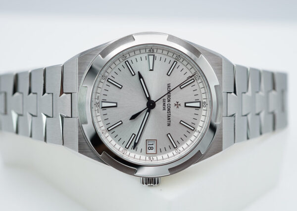 Vacheron CONSTANTIN OVERSEAS 4520V STAINLESS STEEL SILVER DIAL 2024 FULL SET - Image 9