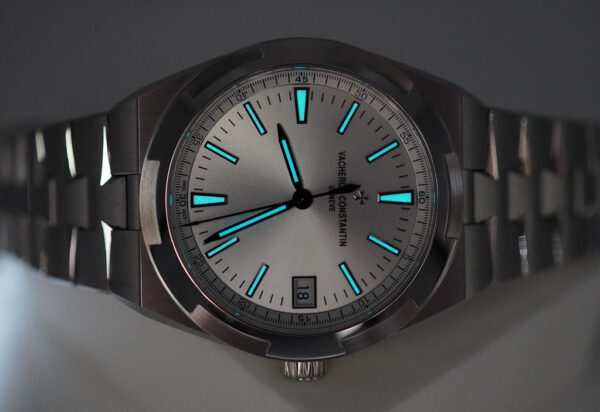 Vacheron CONSTANTIN OVERSEAS 4520V STAINLESS STEEL SILVER DIAL 2024 FULL SET - Image 11