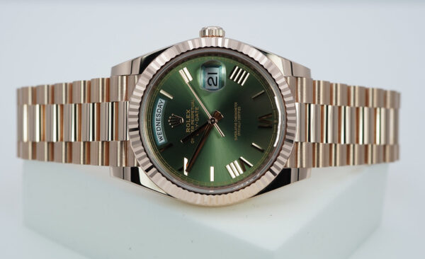 Rolex 228235 DAY DATE 40 18K ROSE GOLD OLIVE GREEN ROMAN DIAL 2023 COMPLETE SET - Image 10