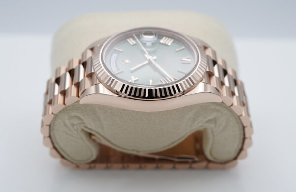 Rolex 228235 DAY DATE 40 18K ROSE GOLD OLIVE GREEN ROMAN DIAL 2023 COMPLETE SET - Image 4