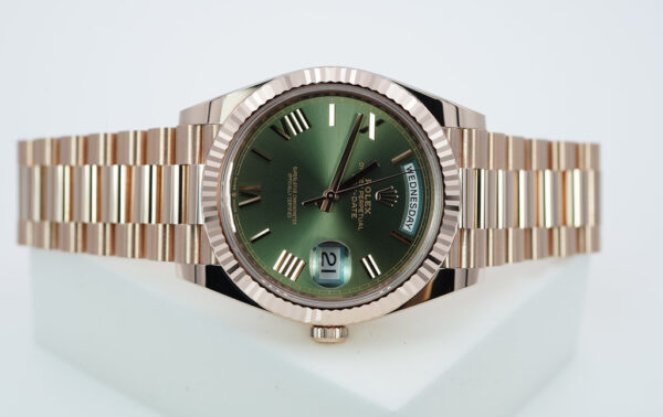 Rolex 228235 DAY DATE 40 18K ROSE GOLD OLIVE GREEN ROMAN DIAL 2023 COMPLETE SET - Image 9