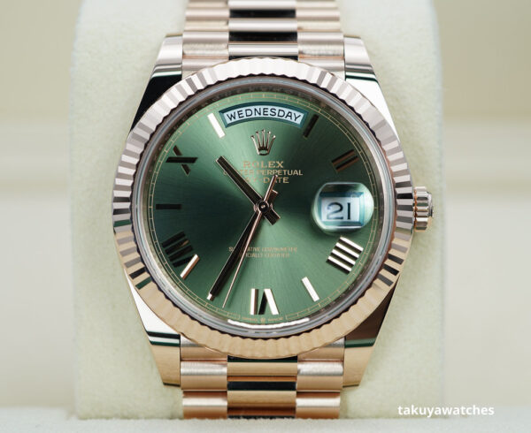 Rolex 228235 DAY DATE 40 18K ROSE GOLD OLIVE GREEN ROMAN DIAL 2023 COMPLETE SET