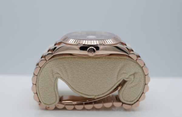 Rolex 228235 DAY DATE 40 18K ROSE GOLD OLIVE GREEN ROMAN DIAL 2023 COMPLETE SET - Image 3