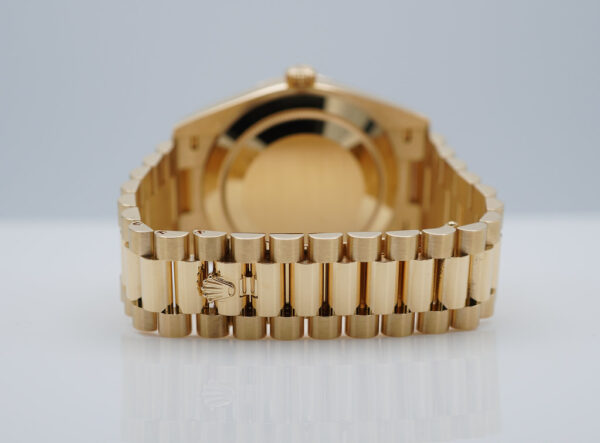 Rolex 228238 DAY DATE 40 18K YELLOW GOLD SILVER MOTIF DIAL 2021 FULL SET - Image 7