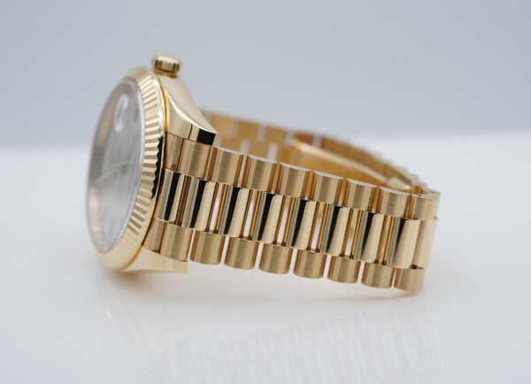 Rolex 228238 DAY DATE 40 18K YELLOW GOLD SILVER MOTIF DIAL 2021 FULL SET - Image 5