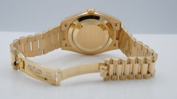 Rolex 228238 DAY DATE 40 18K YELLOW GOLD SILVER MOTIF DIAL 2021 FULL SET - Image 8
