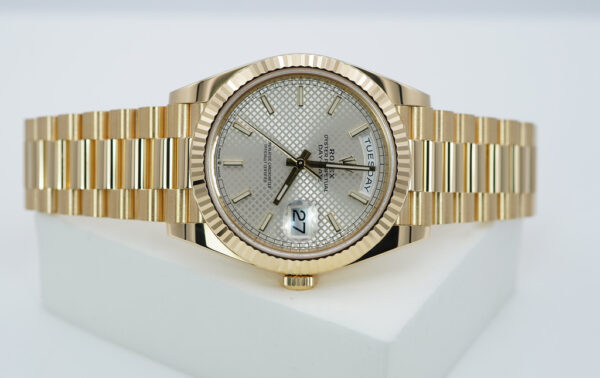 Rolex 228238 DAY DATE 40 18K YELLOW GOLD SILVER MOTIF DIAL 2021 FULL SET - Image 9