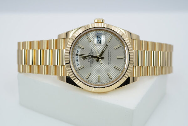 Rolex 228238 DAY DATE 40 18K YELLOW GOLD SILVER MOTIF DIAL 2021 FULL SET - Image 10