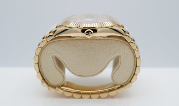 Rolex 228238 DAY DATE 40 18K YELLOW GOLD SILVER MOTIF DIAL 2021 FULL SET - Image 3