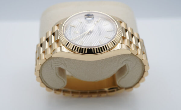 Rolex 228238 DAY DATE 40 18K YELLOW GOLD SILVER MOTIF DIAL 2021 FULL SET - Image 4
