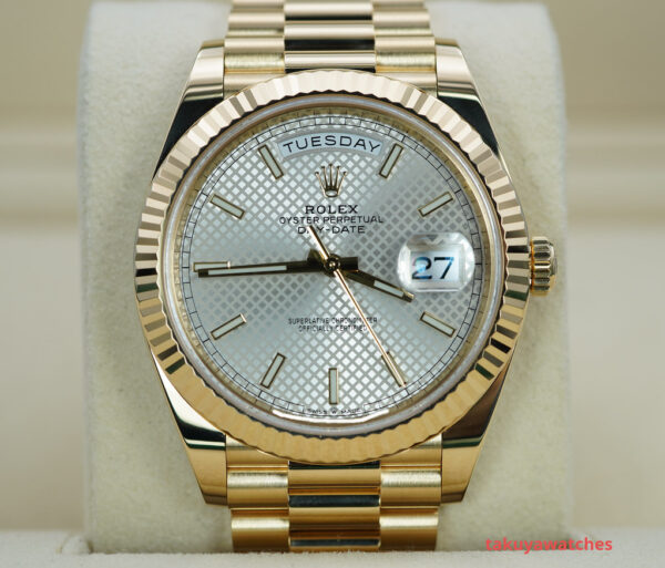 Rolex 228238 DAY DATE 40 18K YELLOW GOLD SILVER MOTIF DIAL 2021 FULL SET