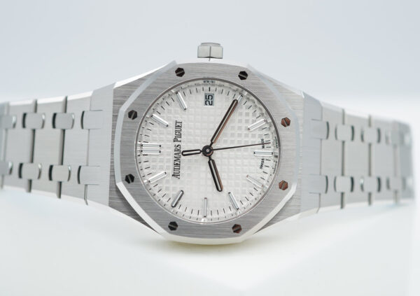 BRAND NEW Audemars PIGUET ROYAL OAK 77450ST WHITE DIAL 34MM 2024 COMPLETE SET - Image 10