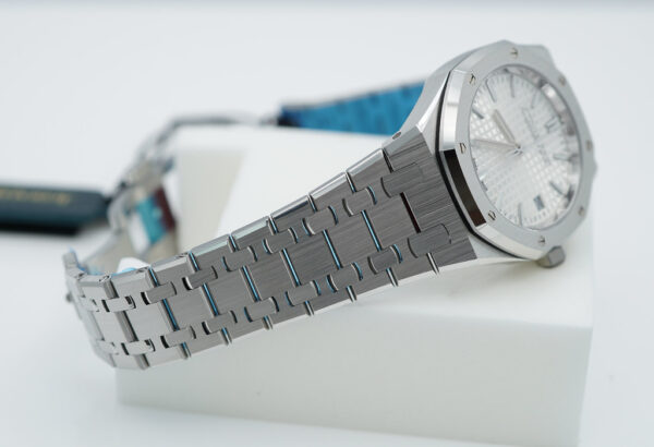 BRAND NEW Audemars PIGUET ROYAL OAK 77450ST WHITE DIAL 34MM 2024 COMPLETE SET - Image 5