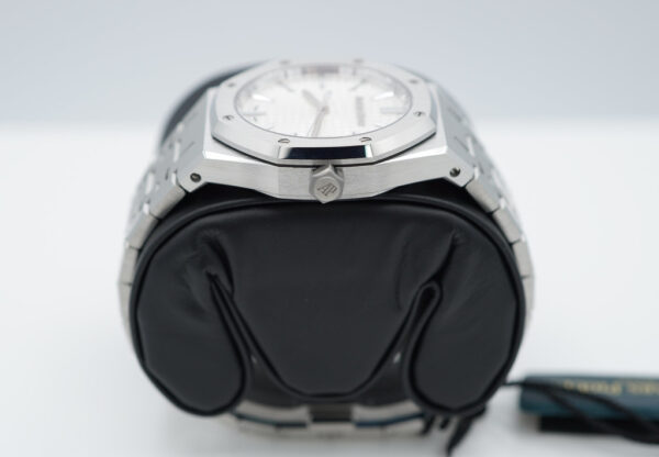 BRAND NEW Audemars PIGUET ROYAL OAK 77450ST WHITE DIAL 34MM 2024 COMPLETE SET - Image 3