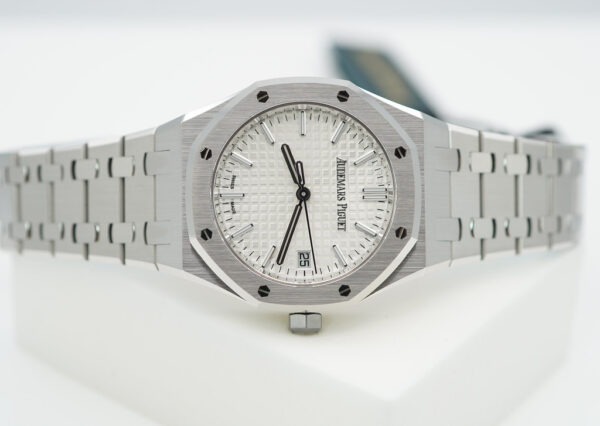 BRAND NEW Audemars PIGUET ROYAL OAK 77450ST WHITE DIAL 34MM 2024 COMPLETE SET - Image 9