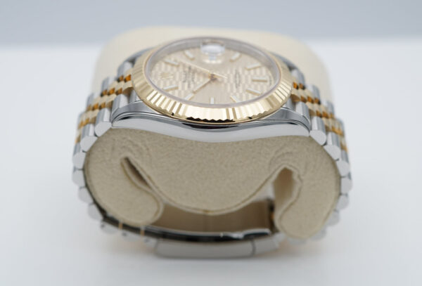 Rolex 126333 DATEJUST 41 GOLD STEEL CHAMPAGNE MOTIF DIAL JUBILEE 2023 FULL SET - Image 3