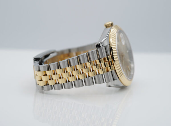 Rolex 126333 DATEJUST 41 GOLD STEEL CHAMPAGNE MOTIF DIAL JUBILEE 2023 FULL SET - Image 6