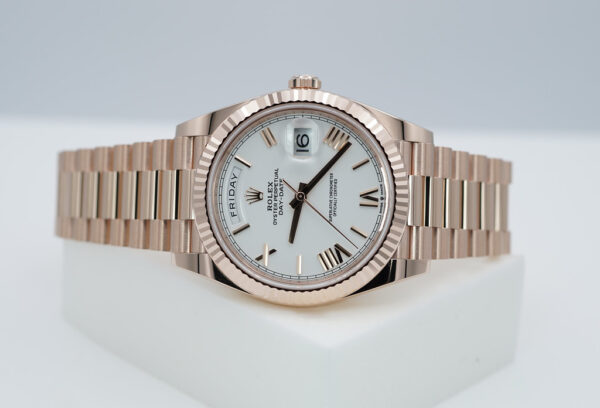 Rolex 228235 DAY DATE 40 18K ROSE GOLD WHITE ROMAN DIAL 2023 WARRANTY FULL SET - Image 10