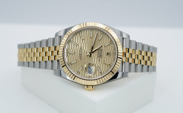 Rolex 126333 DATEJUST 41 GOLD STEEL CHAMPAGNE MOTIF DIAL JUBILEE 2023 FULL SET - Image 9