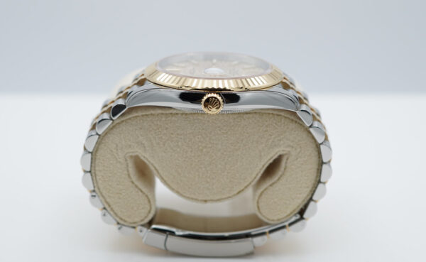 Rolex 126333 DATEJUST 41 GOLD STEEL CHAMPAGNE MOTIF DIAL JUBILEE 2023 FULL SET - Image 4