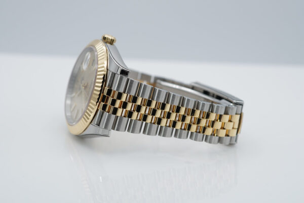 Rolex 126333 DATEJUST 41 GOLD STEEL CHAMPAGNE MOTIF DIAL JUBILEE 2023 FULL SET - Image 5