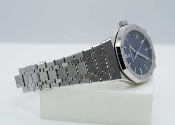 Audemars PIGUET ROYAL OAK 15500ST STAINLESS STEEL BLUE DIAL 41MM 2020 FULL SET - Image 6